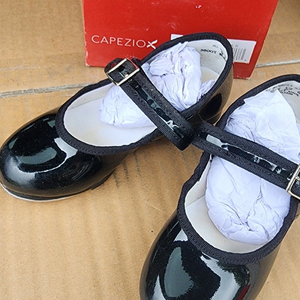 Capezio girls patent leather Mary Jane tap shoes size 9m